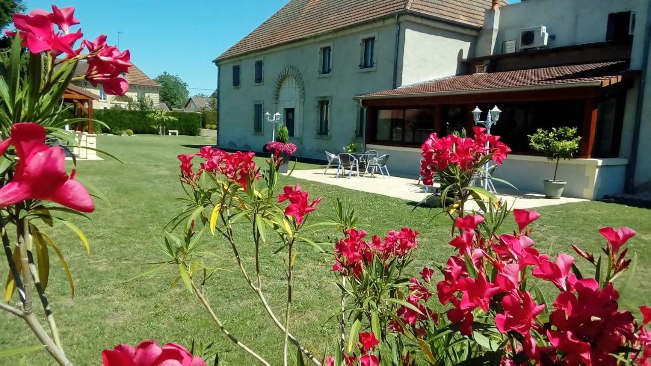 Le Domaine Des Papillons Hotel Beaujeu-Saint-Vallier-et-Pierrejux Buitenkant foto